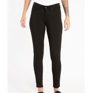 Bootlegger curvy skinny Jean